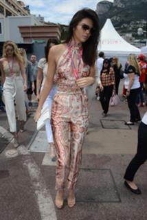 Kendall Jenner feet photo thumbnail