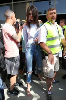 Kendall Jenner feet photo thumbnail