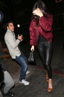 Kendall Jenner feet photo thumbnail