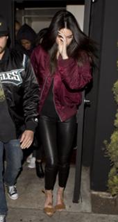 Kendall Jenner feet photo thumbnail