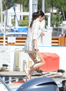 Kendall Jenner feet photo thumbnail
