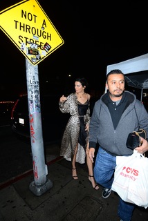 Kendall Jenner feet photo thumbnail