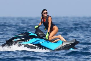 Kendall Jenner feet photo thumbnail