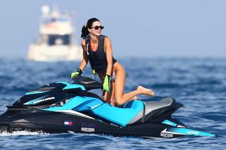 Kendall Jenner feet photo thumbnail