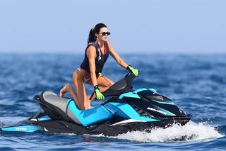 Kendall Jenner feet photo thumbnail