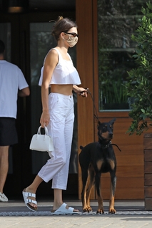 Kendall Jenner feet photo thumbnail