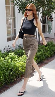 Kendall Jenner feet photo thumbnail