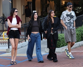 Kendall Jenner feet photo thumbnail