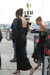 Kendall Jenner feet photo thumbnail