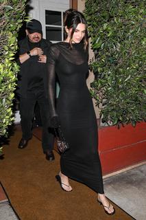 Kendall Jenner feet photo thumbnail