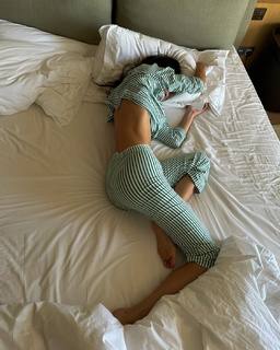 Kendall Jenner feet photo thumbnail