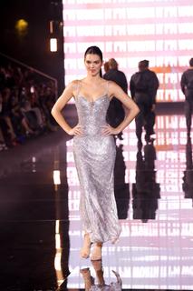 Kendall Jenner feet photo thumbnail