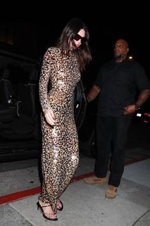 Kendall Jenner feet photo thumbnail
