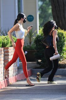 Kendall Jenner feet photo thumbnail