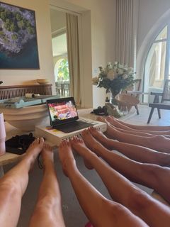 Kendall Jenner feet photo thumbnail