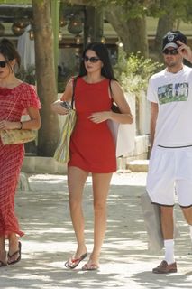 Kendall Jenner feet photo thumbnail