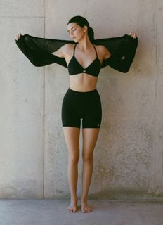 Kendall Jenner feet photo thumbnail