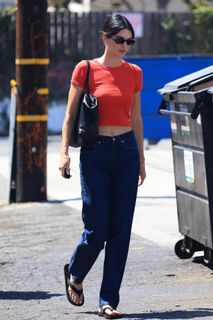 Kendall Jenner feet photo thumbnail