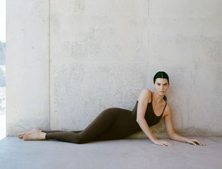 Kendall Jenner feet photo thumbnail