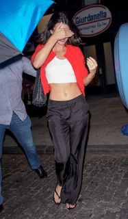 Kendall Jenner feet photo thumbnail