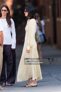 Kendall Jenner feet photo thumbnail