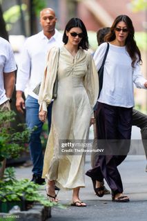 Kendall Jenner feet photo thumbnail