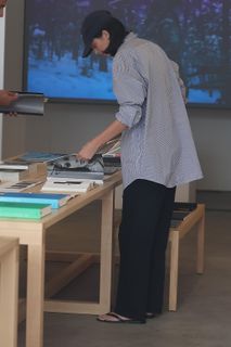 Kendall Jenner feet photo thumbnail