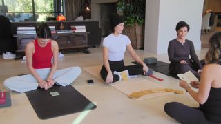 Kendall Jenner feet photo thumbnail