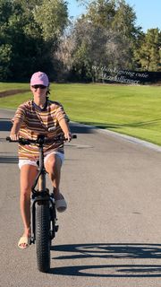 Kendall Jenner feet photo thumbnail