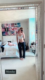 Kendall Vertes feet photo 1