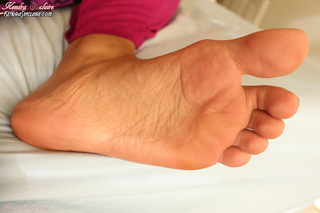 Kendra Sinclair feet photo thumbnail