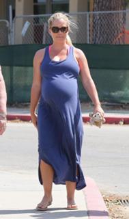 Kendra Wilkinson feet photo thumbnail