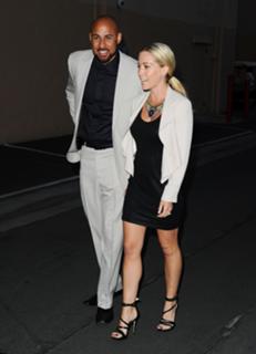 Kendra Wilkinson feet photo thumbnail