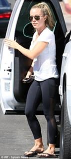 Kendra Wilkinson feet photo thumbnail