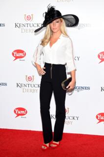 Kendra Wilkinson feet photo thumbnail