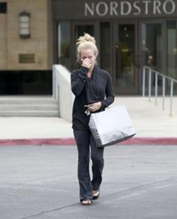 Kendra Wilkinson feet photo thumbnail
