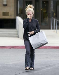 Kendra Wilkinson feet photo thumbnail