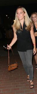 Kendra Wilkinson feet photo thumbnail