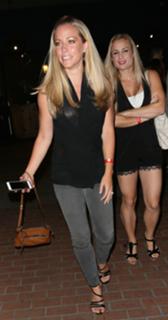 Kendra Wilkinson feet photo thumbnail