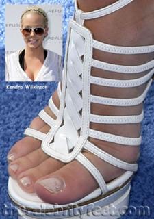 Kendra Wilkinson feet photo thumbnail