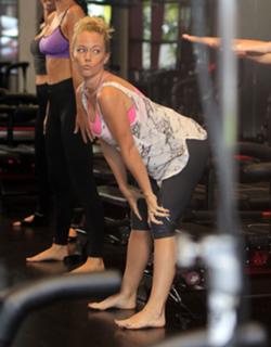 Kendra Wilkinson feet photo thumbnail