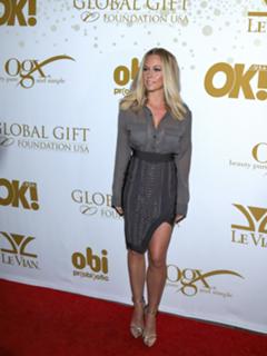 Kendra Wilkinson feet photo thumbnail