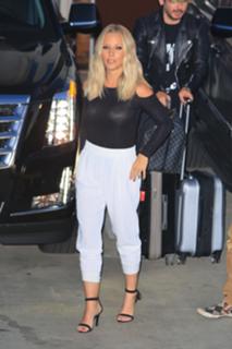 Kendra Wilkinson feet photo thumbnail