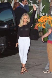 Kendra Wilkinson feet photo thumbnail