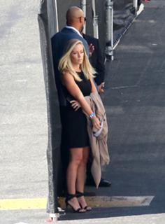 Kendra Wilkinson feet photo thumbnail