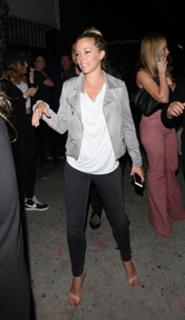 Kendra Wilkinson feet photo thumbnail