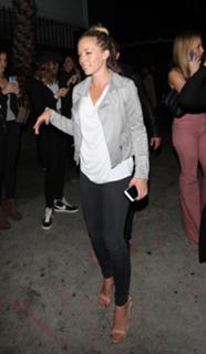 Kendra Wilkinson feet photo thumbnail