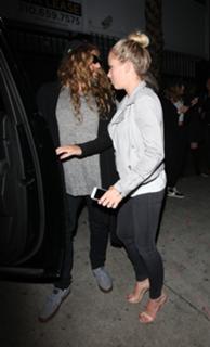Kendra Wilkinson feet photo thumbnail