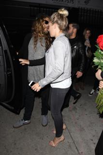 Kendra Wilkinson feet photo thumbnail