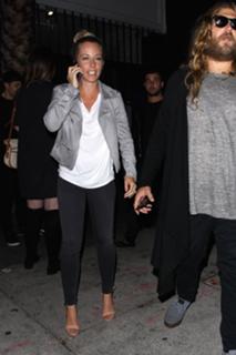 Kendra Wilkinson feet photo thumbnail